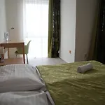 Hotel And Park Divoka Voda Bratislava
