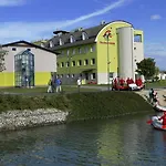 Hotel And Park Divoka Voda Bratislava