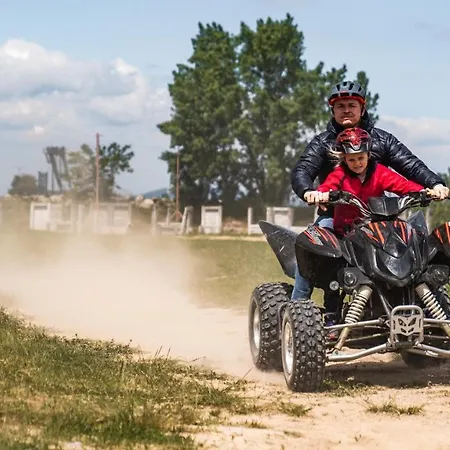 Hotel And Park Divoka Voda Bratislava