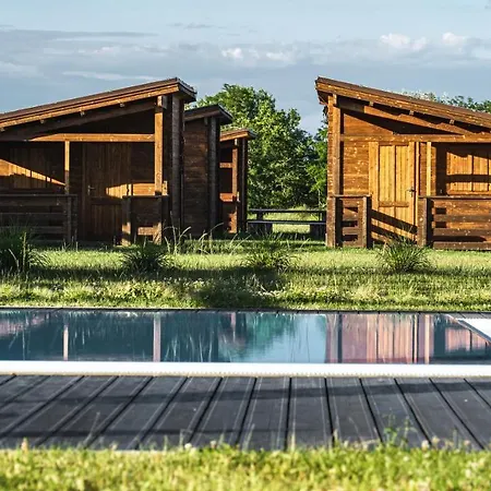 Hotel And Park Divoka Voda Bratislava