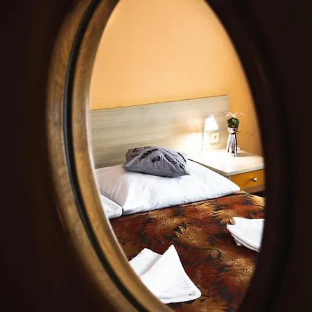 Hotell Hotel And Park Divoka Voda Bratislava