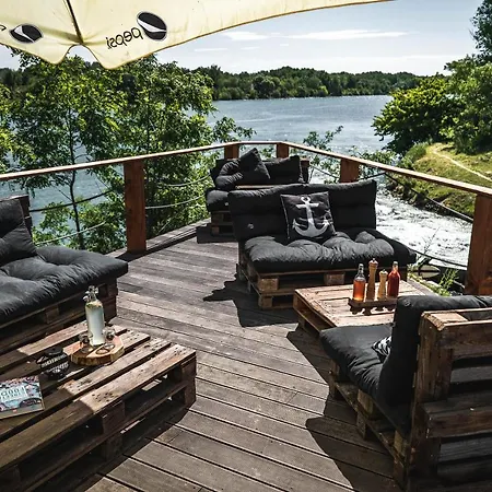 Hotel And Park Divoka Voda Bratislava