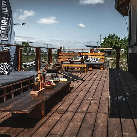 Hotel And Park Divoka Voda Hotell Bratislava