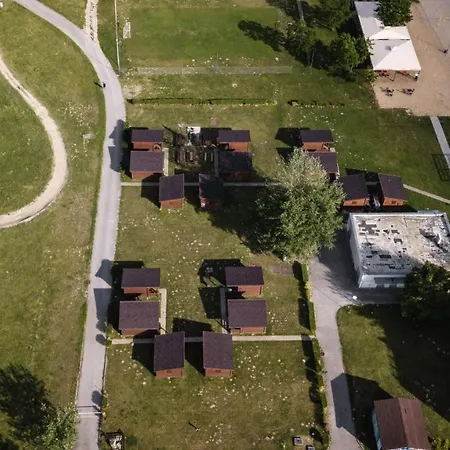 Hotel And Park Divoka Voda Bratislava