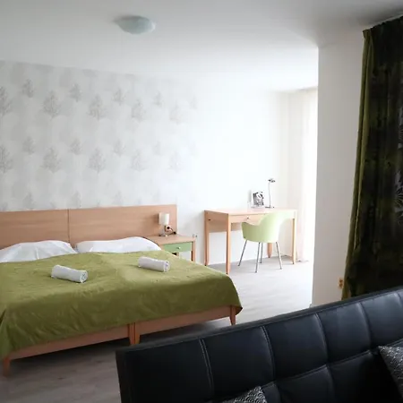 Hotel And Park Divoka Voda Pressburg