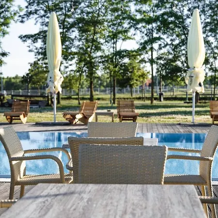 Hotel And Park Divoka Voda Bratislava
